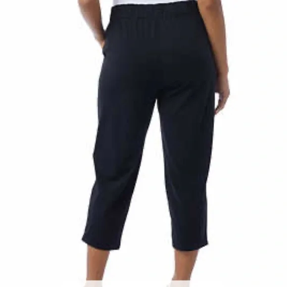 NWT. 32 Degrees Cool Ladies Pull On Active Capri. Size Small. Color - Black. - Picture 3 of 3
